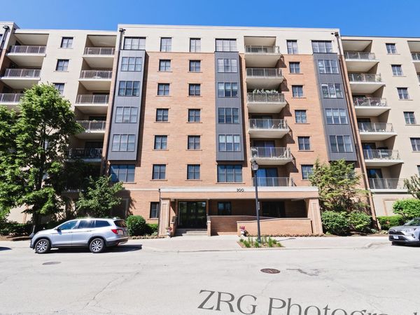 300 Anthony Avenue , Unit 711, Mundelein, IL 60060