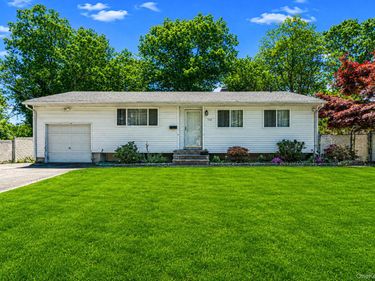 332 Delaware Avenue , Bay Shore, NY 11706