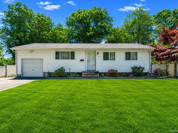 332 Delaware Avenue , Bay Shore, NY 11706