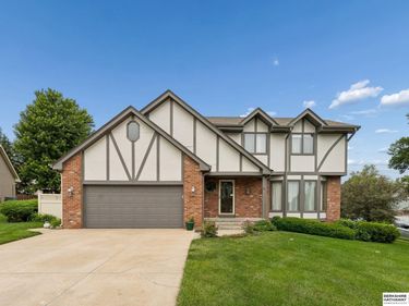 603 Dearborn Circle, Papillion, NE 68046