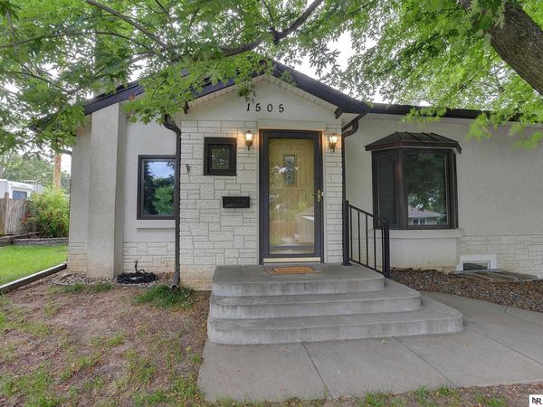 1505 N 61st Street, Omaha, NE 68104