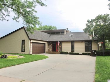 3421 S 76th Street, Lincoln, NE 68506