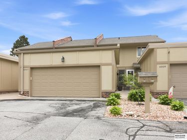 6009 Oak Hills Drive, Unit 22, Omaha, NE 68137