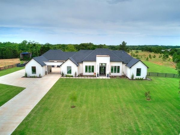 111 Pine Valley Lane, Shawnee, OK 74801