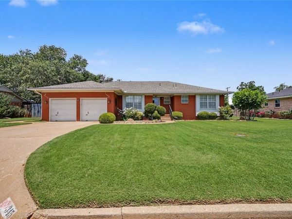 345 Lakeside Drive, Altus, OK 73521