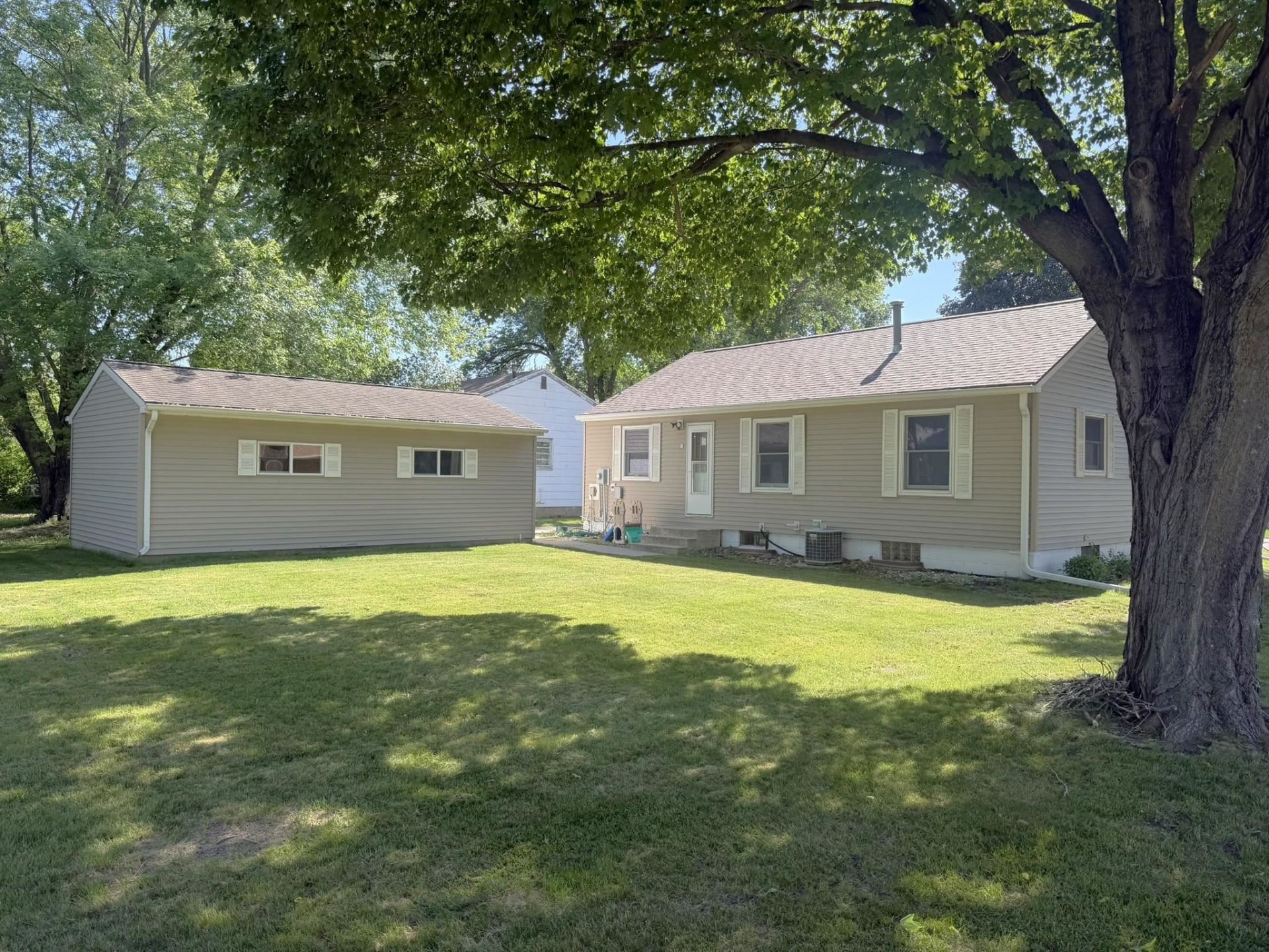 214 N 15th Street, Estherville, IA 51334 Main Photo