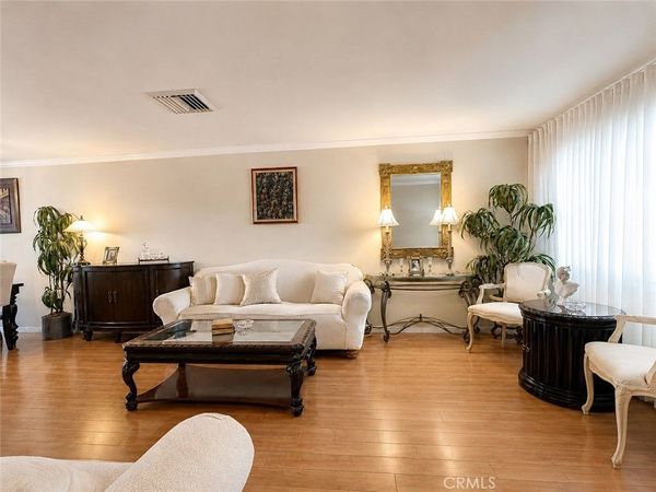 17041 Roscoe Boulevard, Unit 3, Northridge, CA 91325