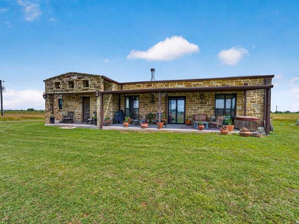 2193 STATE HIGHWAY 97 W, Floresville, TX 78114