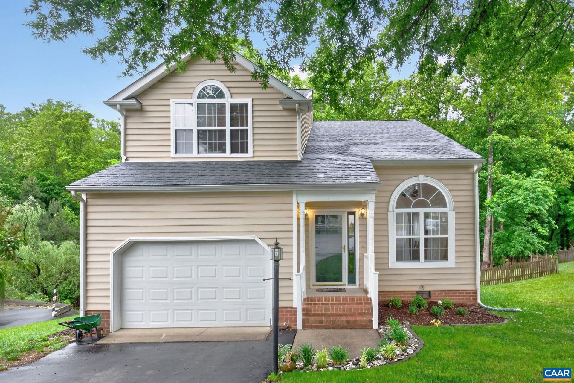 1092 Wintergreen Ln, Charlottesville, VA 22903 Main Photo