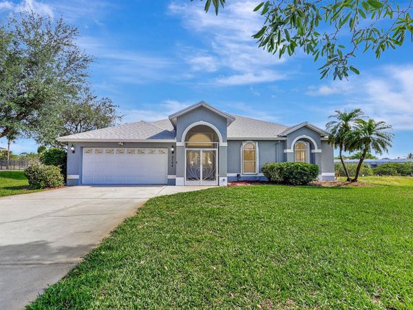 2704 SE Eagle Drive, Port St. Lucie, FL 34984