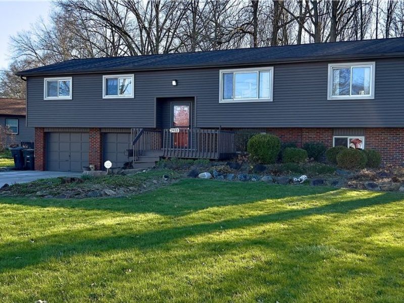 2933 Crestwood Drive NW, Warren, OH 44485 Photo 2
