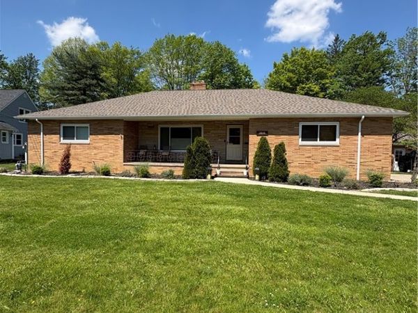 5646 Onaway Oval , Parma, OH 44130