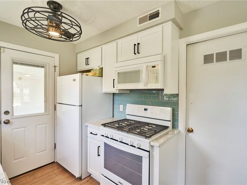 4340 W 189th Street , Cleveland, OH 44135 Photo 8