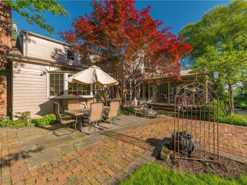 377 Lake Park Drive, Bay Village, OH 44140 Photo 2