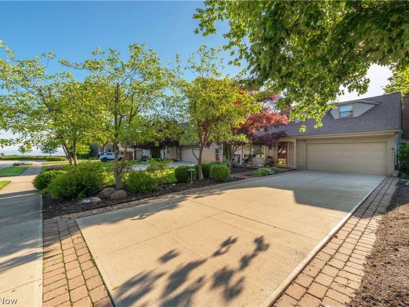 377 Lake Park Drive, Bay Village, OH 44140 Photo 5