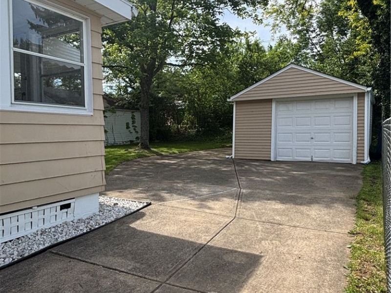 12708 Maple Leaf Drive , Garfield Heights, OH 44125 Photo 16
