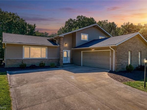 6704 Cheryl Ann Drive , Seven Hills, OH 44131