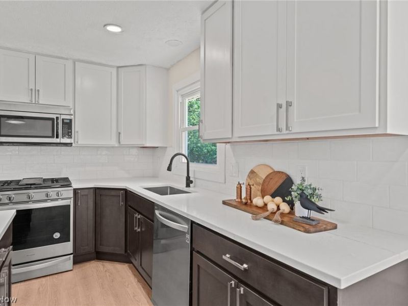 6704 Cheryl Ann Drive , Seven Hills, OH 44131 Photo 12
