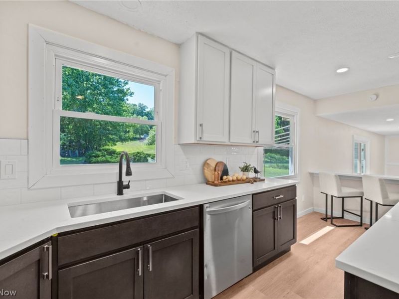6704 Cheryl Ann Drive , Seven Hills, OH 44131 Photo 16
