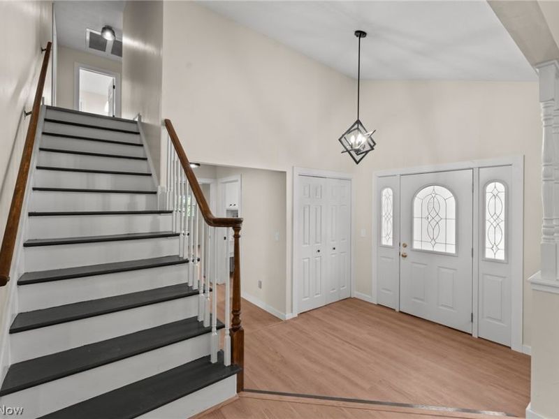 6704 Cheryl Ann Drive , Seven Hills, OH 44131 Photo 3