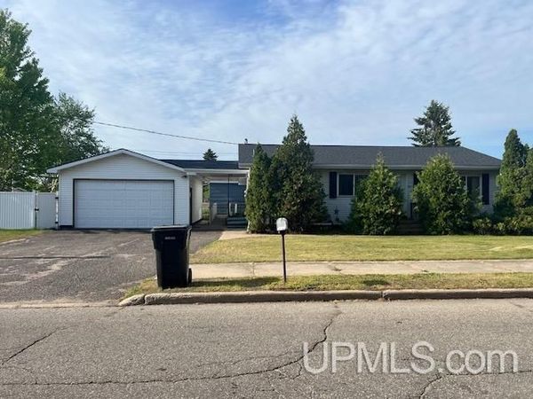 701 S Lincoln Road, Escanaba Twp, MI 49829