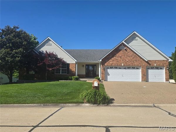 3 Nightfall Court , O'Fallon, MO 63368