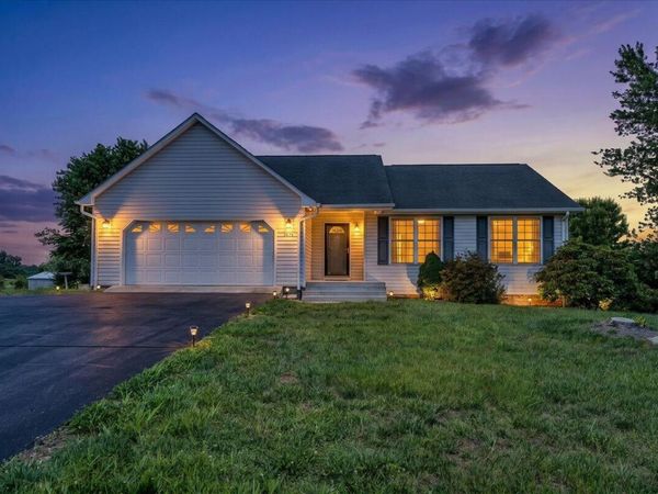 2278 Isle Of Pines DR , Moneta, VA 24121