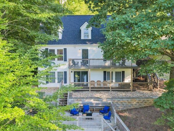 1211 Pats DR , Moneta, VA 24121