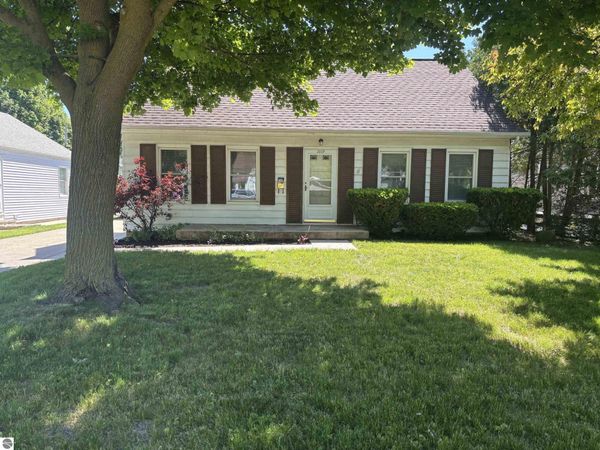 1019 Fancher Avenue S, Mt Pleasant, MI 48858