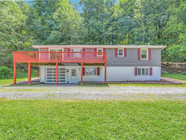 152 W Shore Drive, Hawley, PA 18428