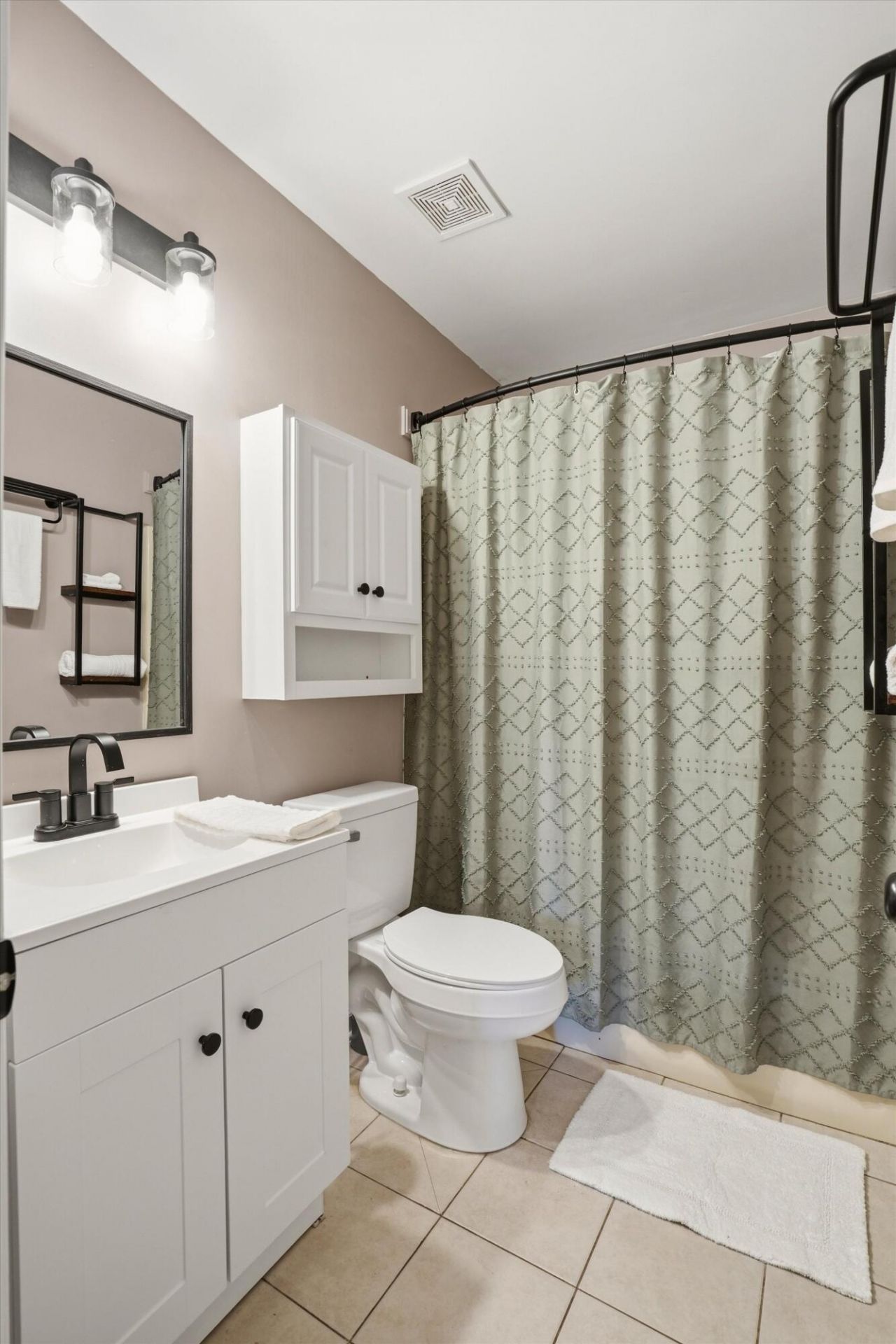 204 Oxford Way Photo 14