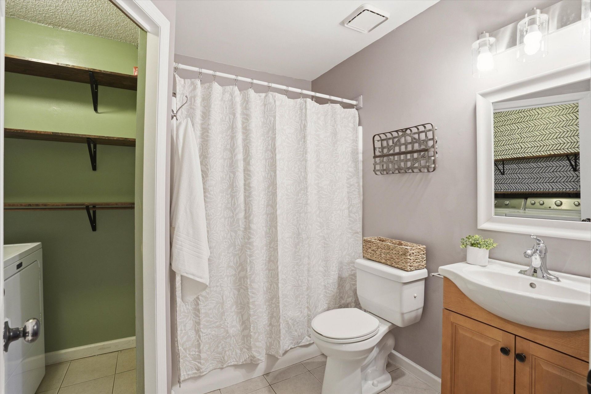 204 Oxford Way Photo 17