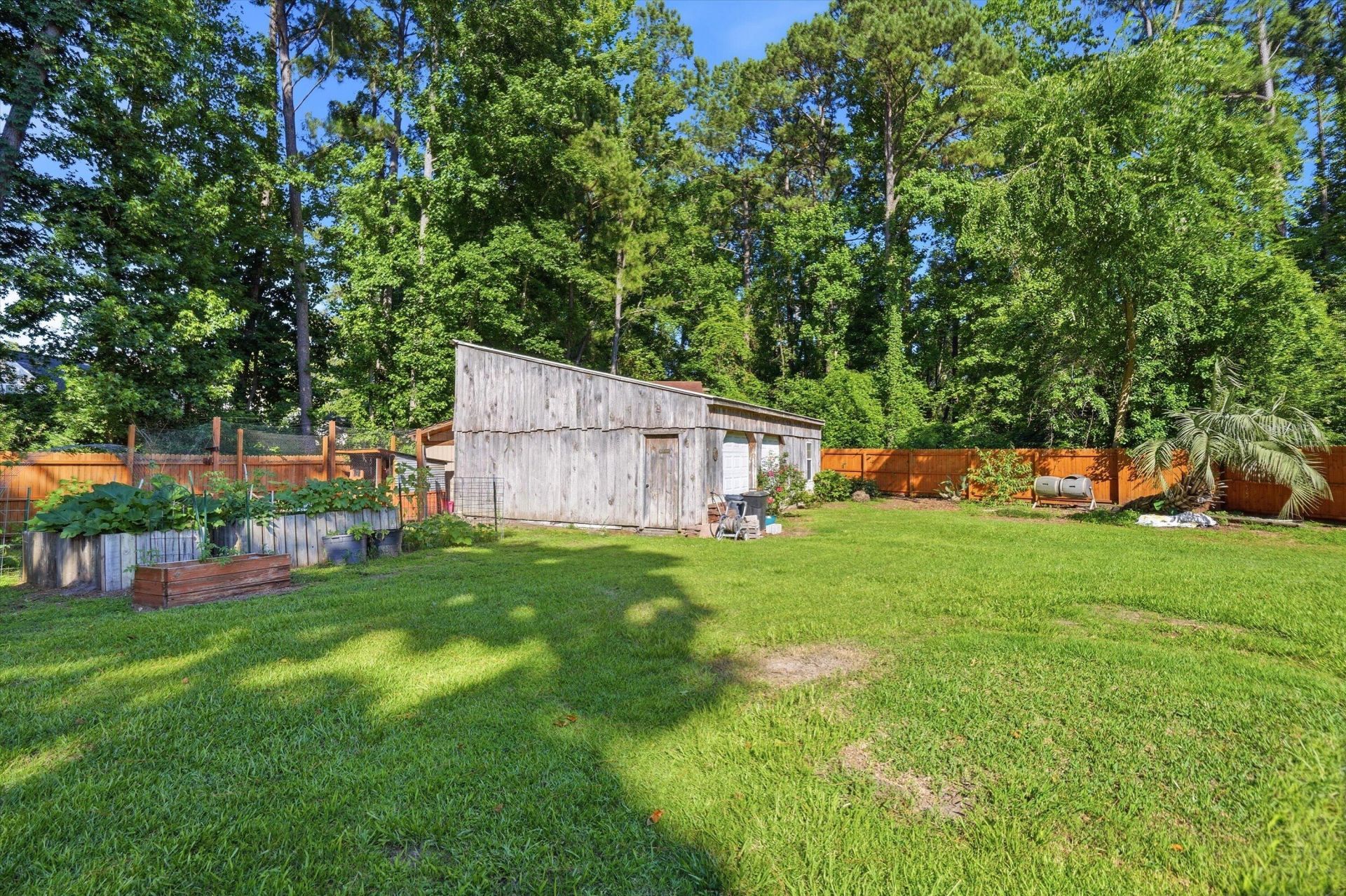 204 Oxford Way Photo 24