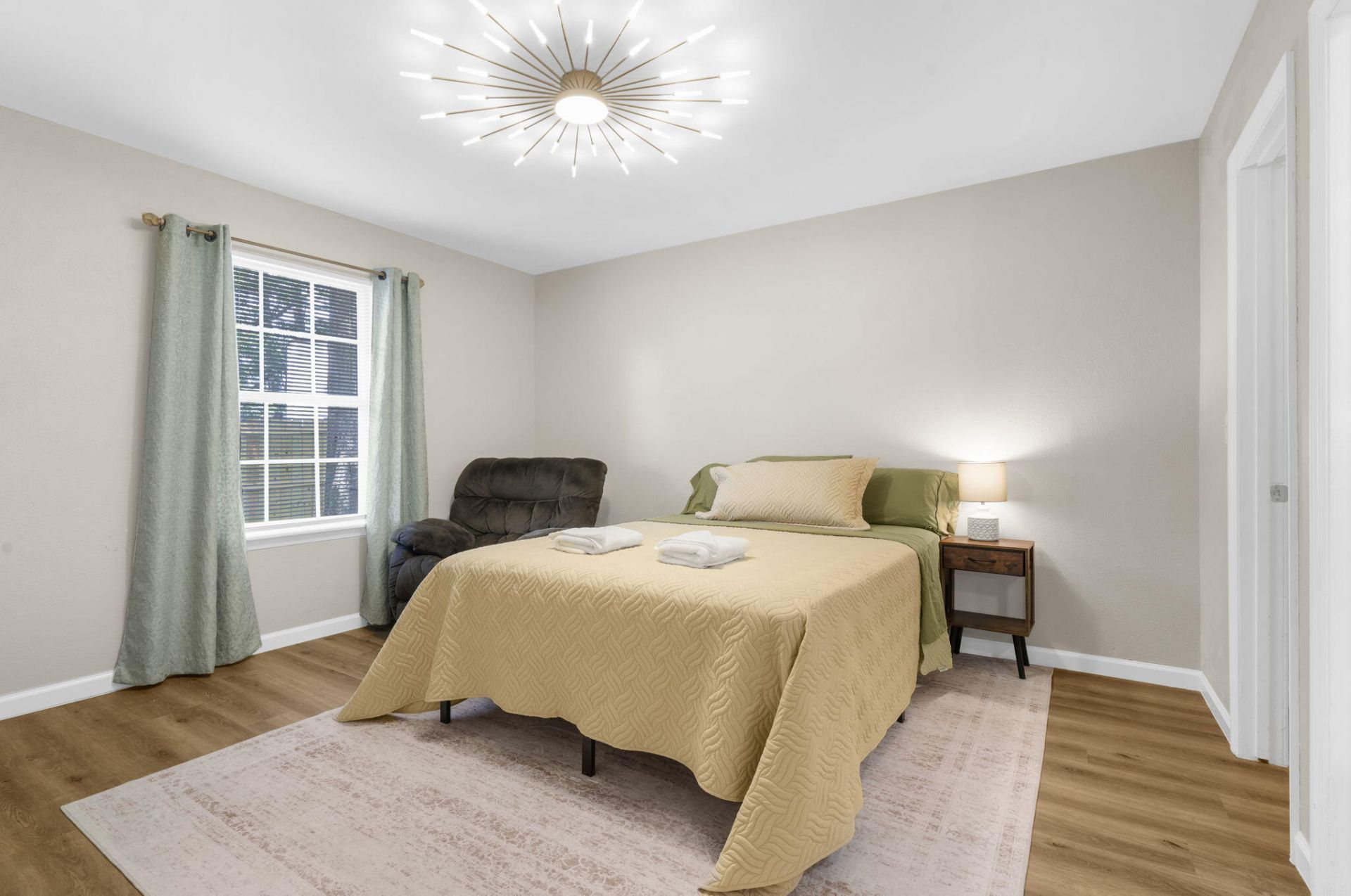 332 Macgregor Drive Photo 11