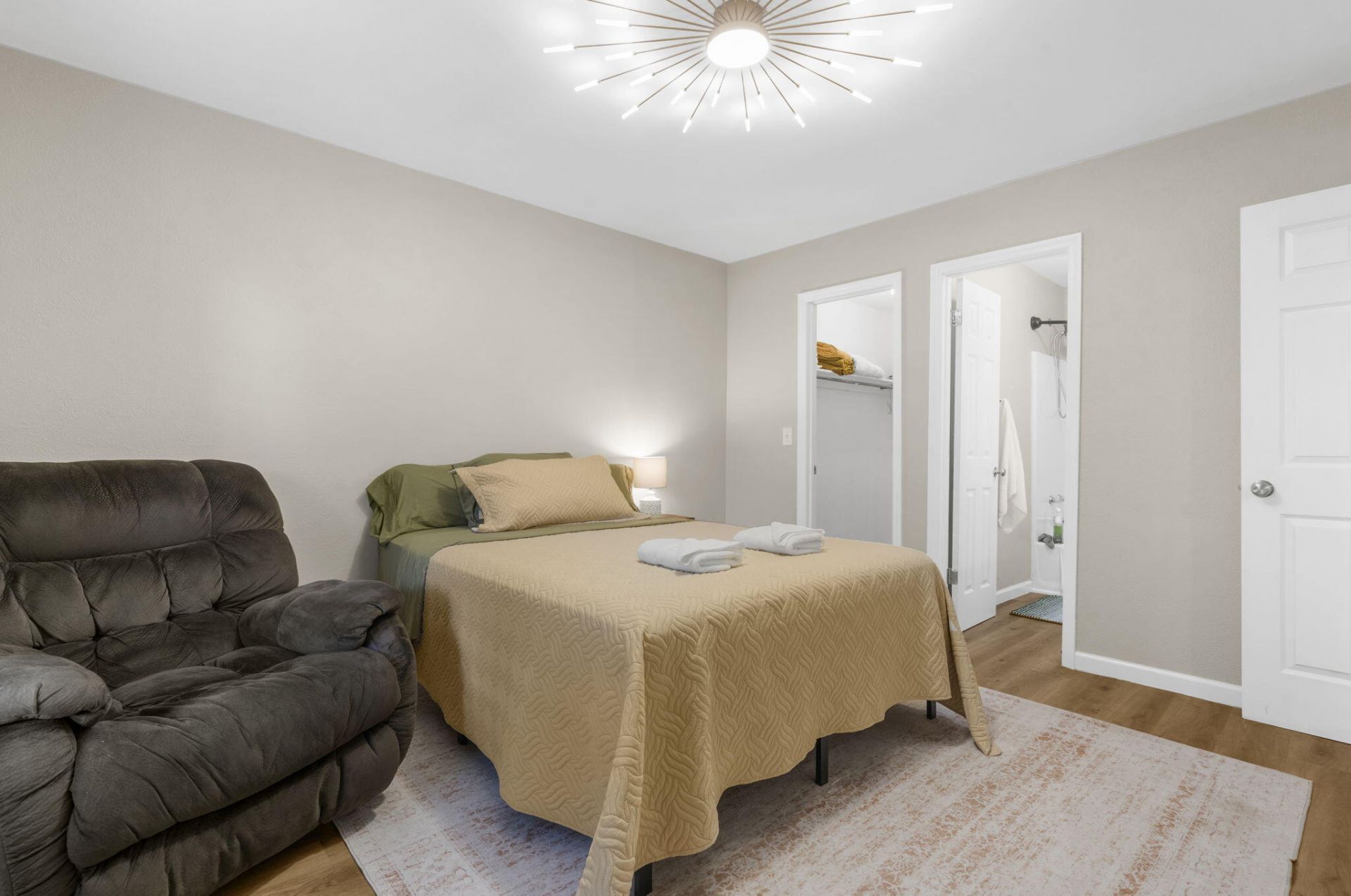 332 Macgregor Drive Photo 12