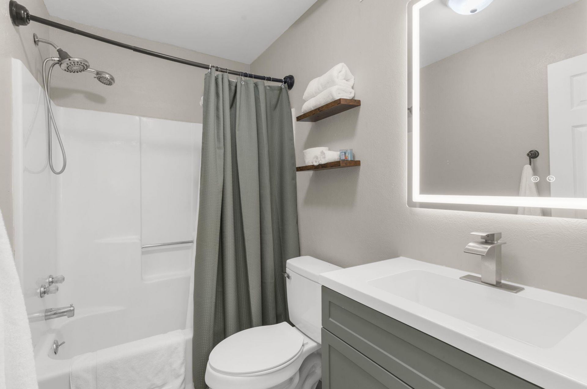 332 Macgregor Drive Photo 13