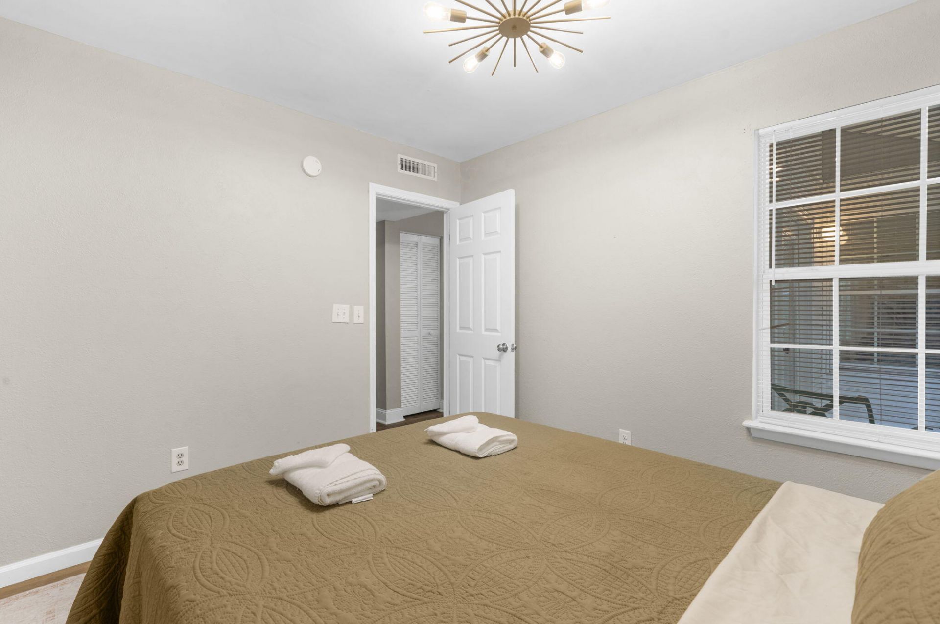 332 Macgregor Drive Photo 16