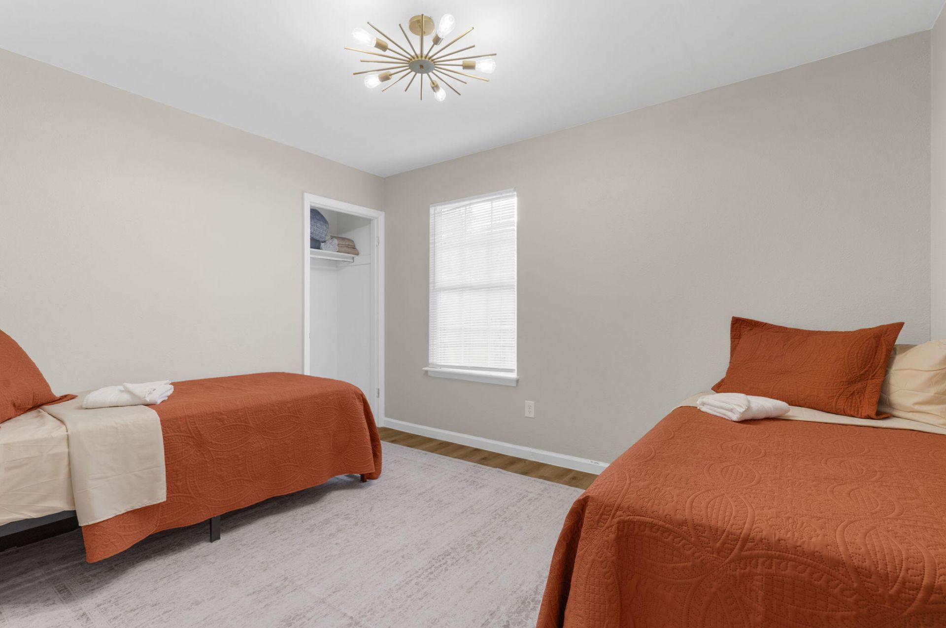 332 Macgregor Drive Photo 17