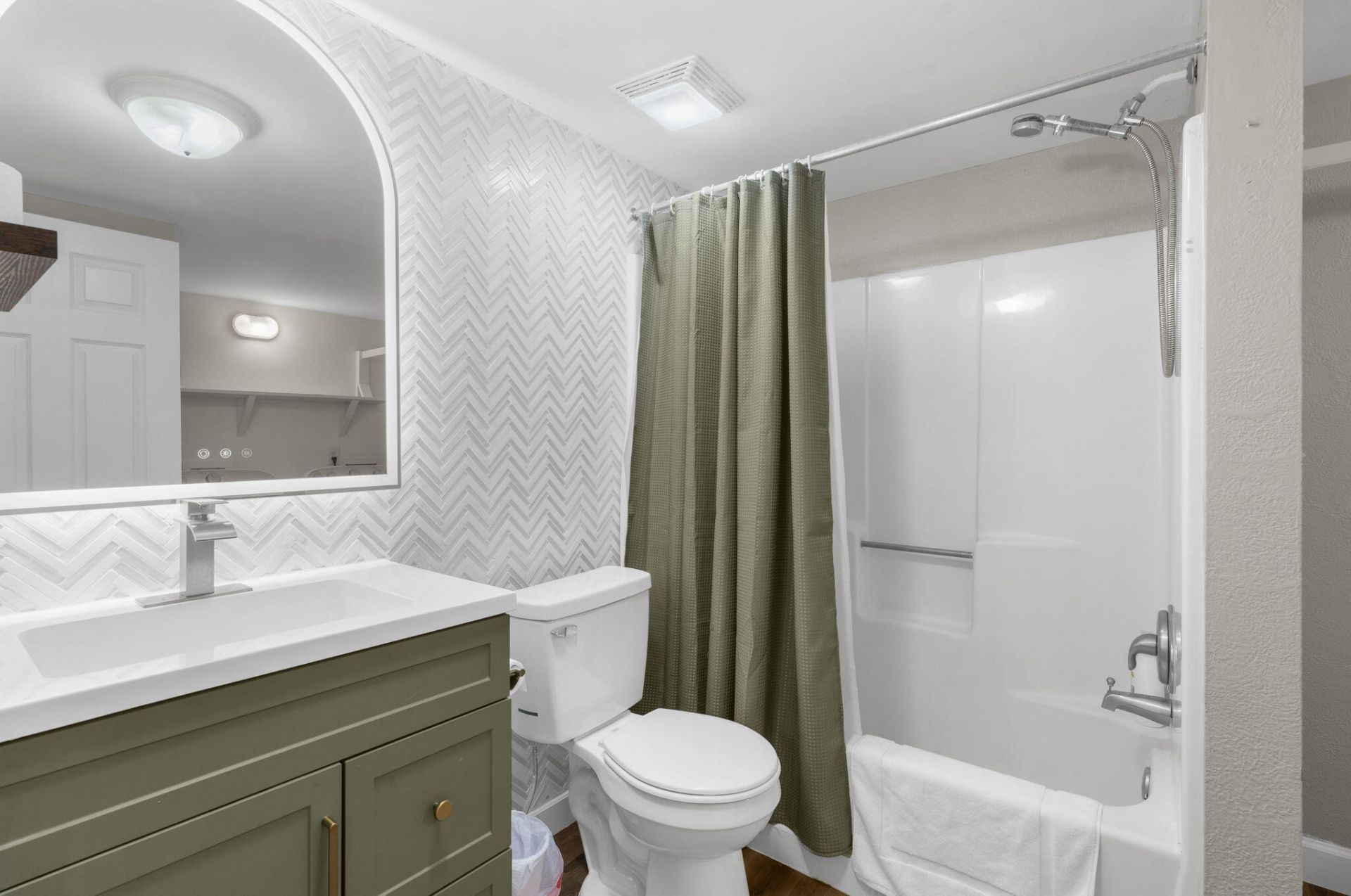 332 Macgregor Drive Photo 19