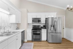 332 Macgregor Drive photo 4