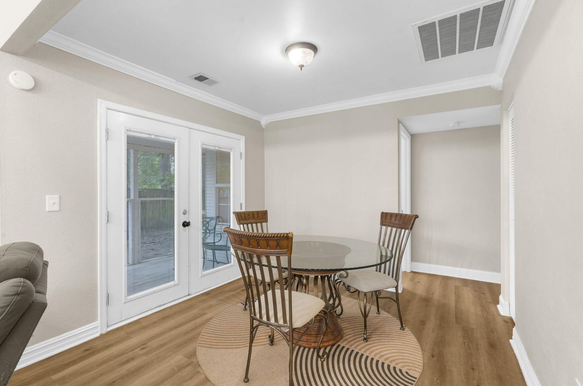 332 Macgregor Drive Photo 9