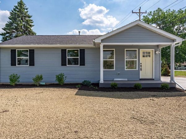 21 N Shawnee Drive, Port Clinton, OH 43452