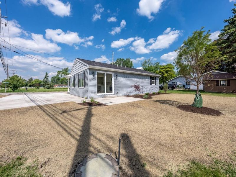 21 N Shawnee Drive, Port Clinton, OH 43452 Photo 12