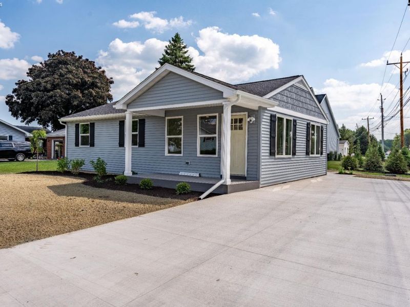 21 N Shawnee Drive, Port Clinton, OH 43452 Photo 2