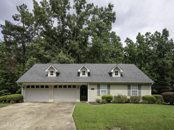 711 Lovers Lane Road, Booneville, MS 38829