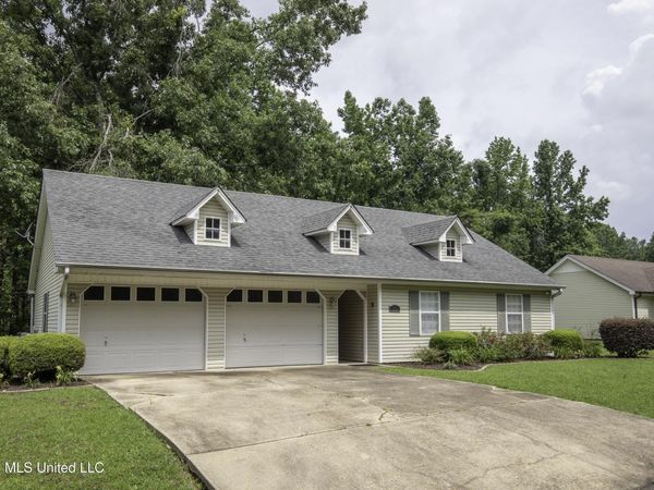 711 Lovers Lane Road, Booneville, MS 38829