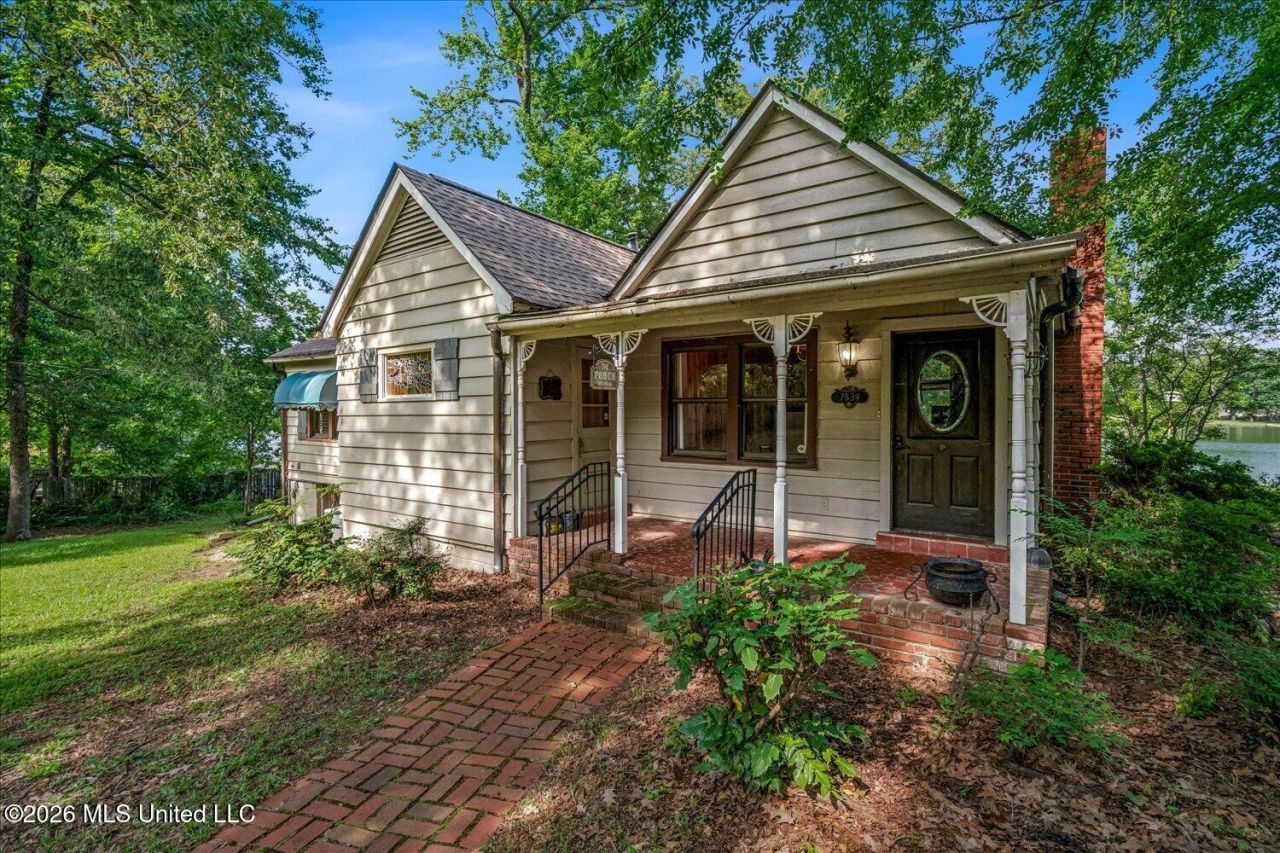 7539 W Shahkoka Drive, Olive Branch, MS 38654 Main Photo