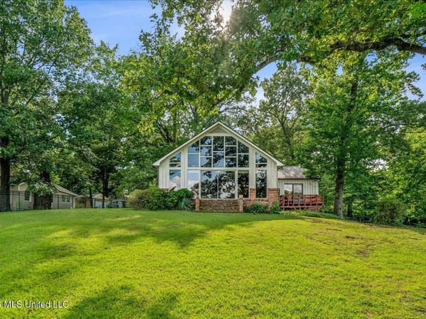 7539 W Shahkoka Drive, Olive Branch, MS 38654