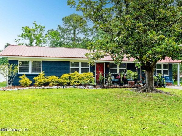 208 Linda Drive, Ocean Springs, MS 39564