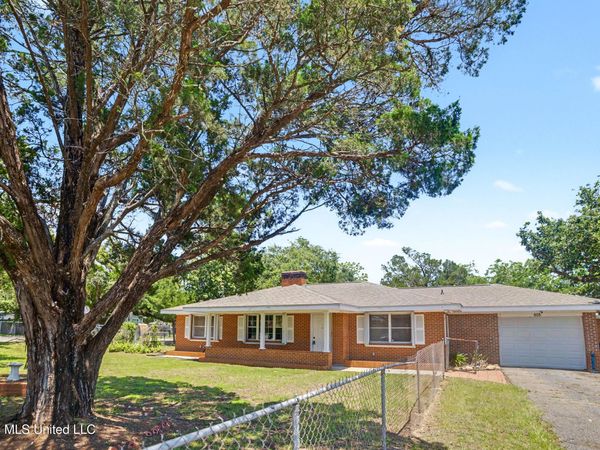 805 Bouslog Street, Bay Saint Louis, MS 39520
